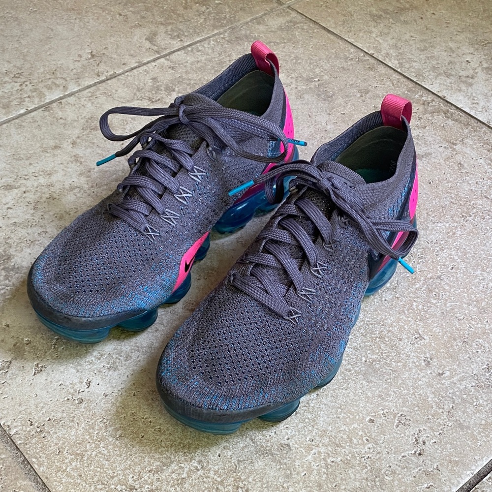 Nike Women's Charcoal and Fuchsia Athletic Shoes